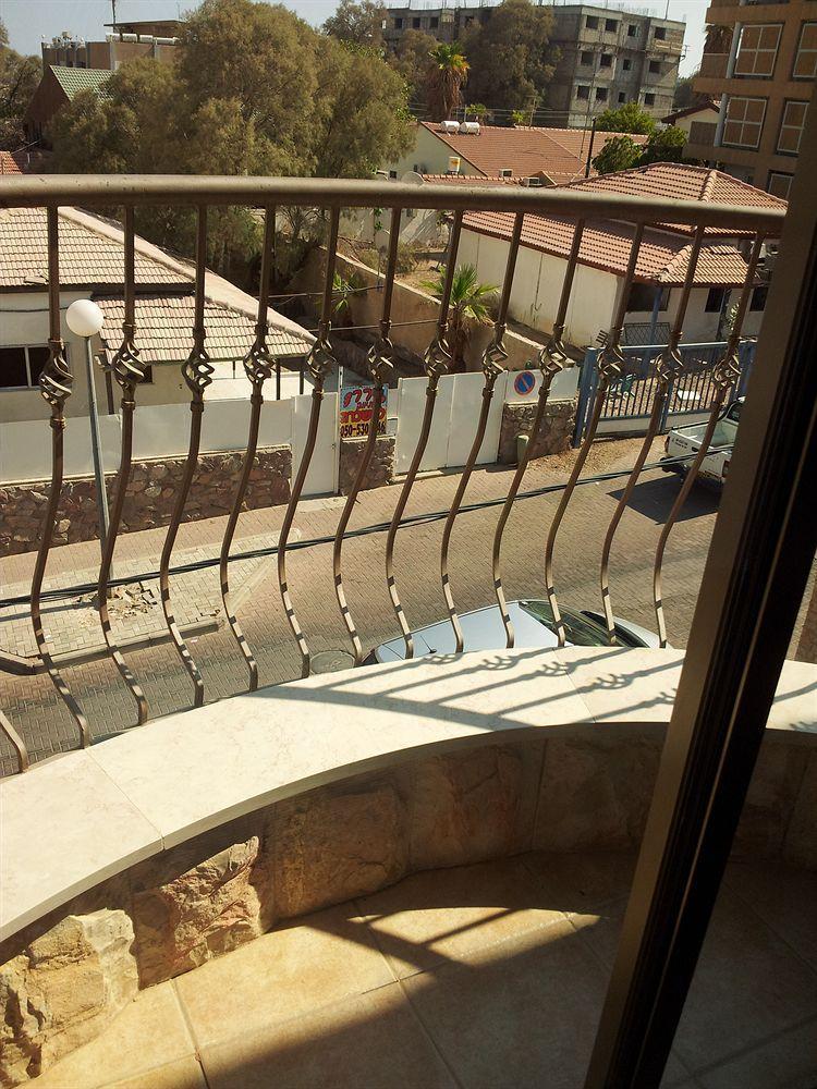 Faulty Towers Hotel Eilat Exterior photo