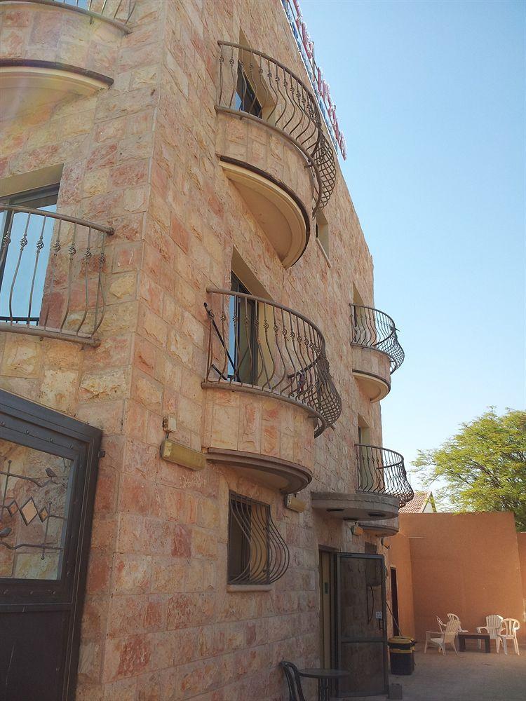 Faulty Towers Hotel Eilat Exterior photo
