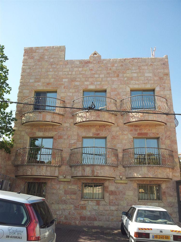Faulty Towers Hotel Eilat Exterior photo