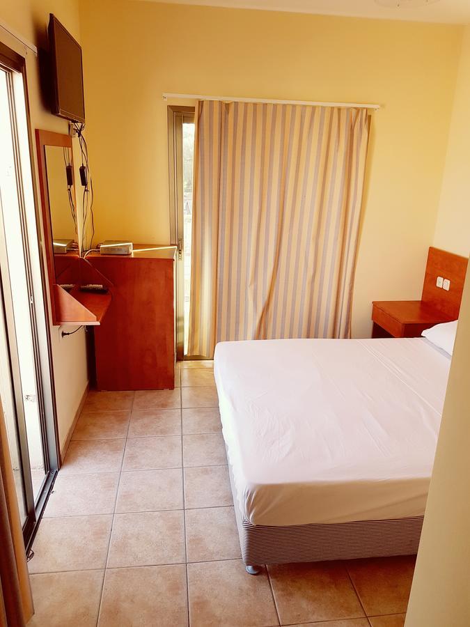 Faulty Towers Hotel Eilat Exterior photo